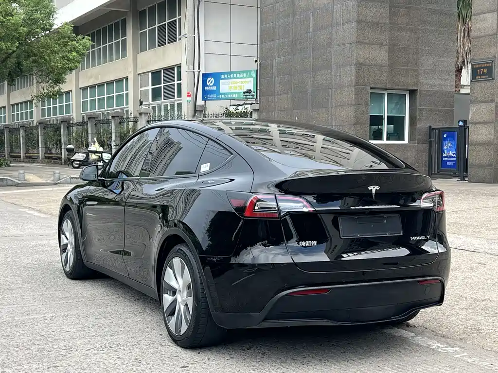 Tesla Model Y 2022 — фото 11