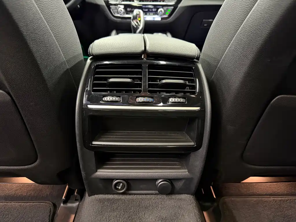 BMW 5 Series 2017 — фото 22