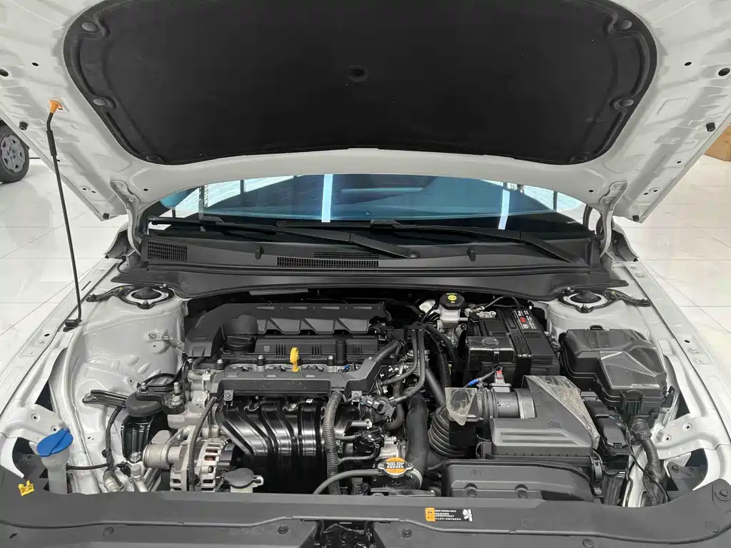 Hyundai Elantra 2023 — фото 16