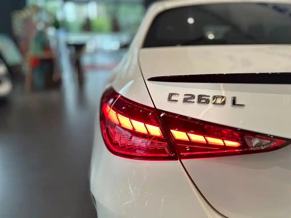 Mercedes-Benz C-Class 2024 — фото 15