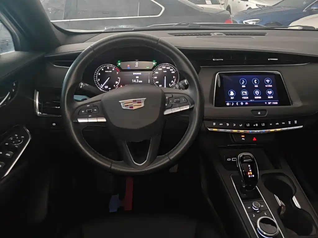 Cadillac XT4 2023 — фото 11