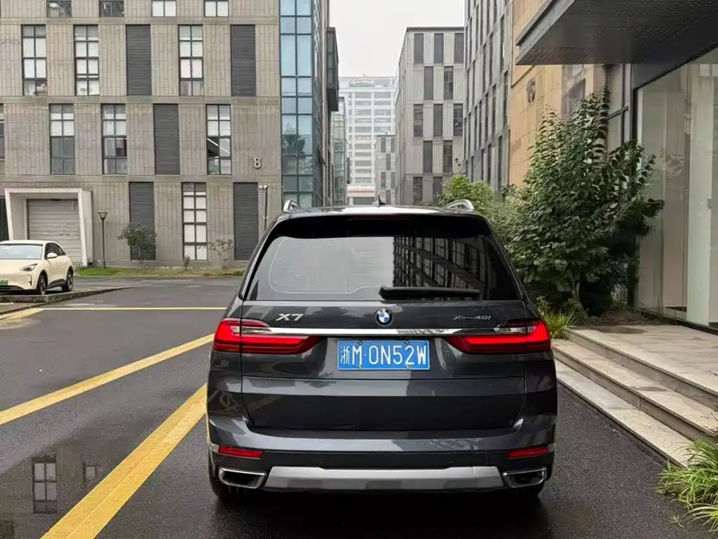 BMW X7 2021