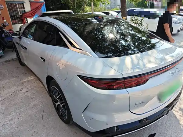 BYD Han L 2025