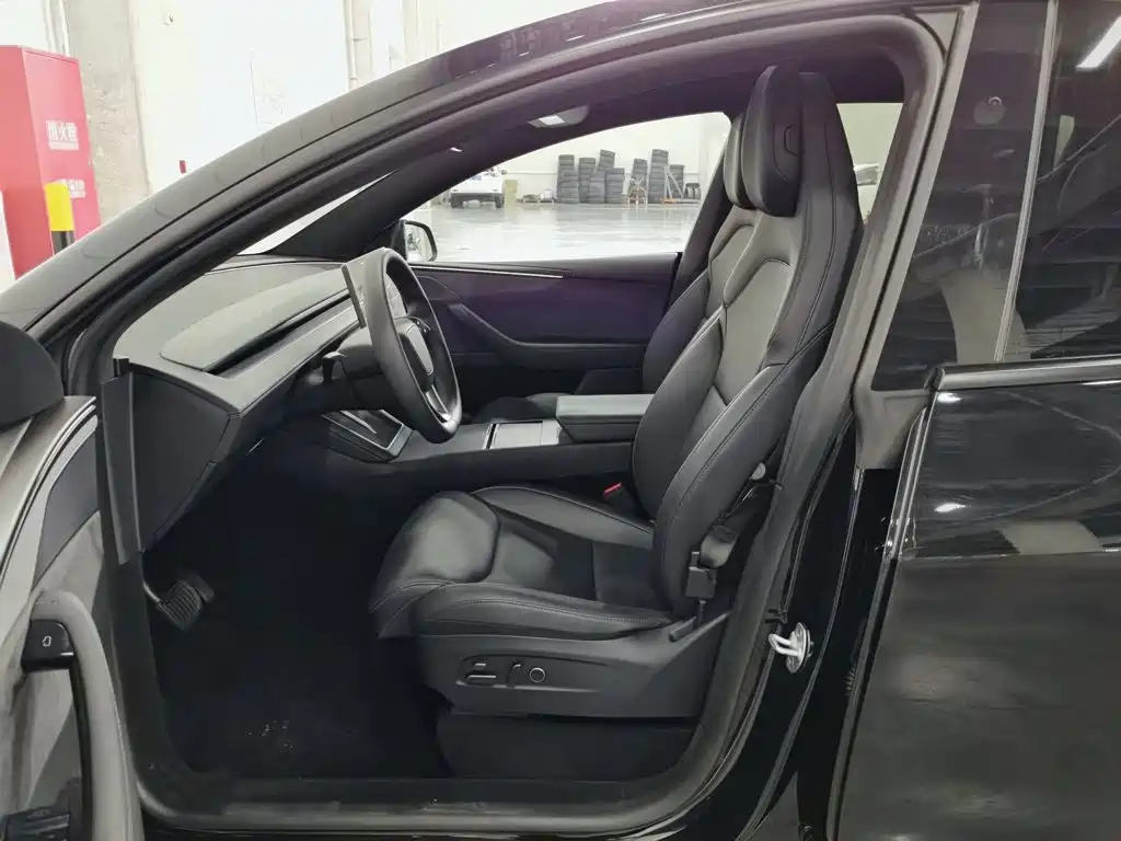 Tesla Model Y L 2025 — фото 10