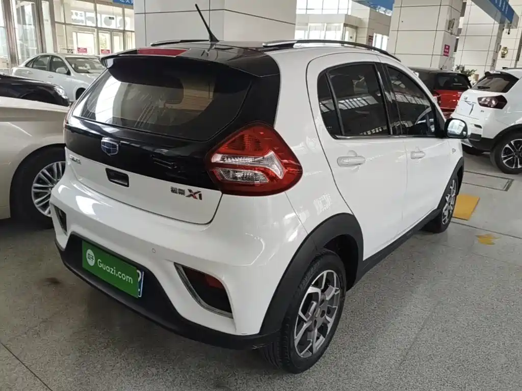 Geely Vision X1 2017 — фото 7