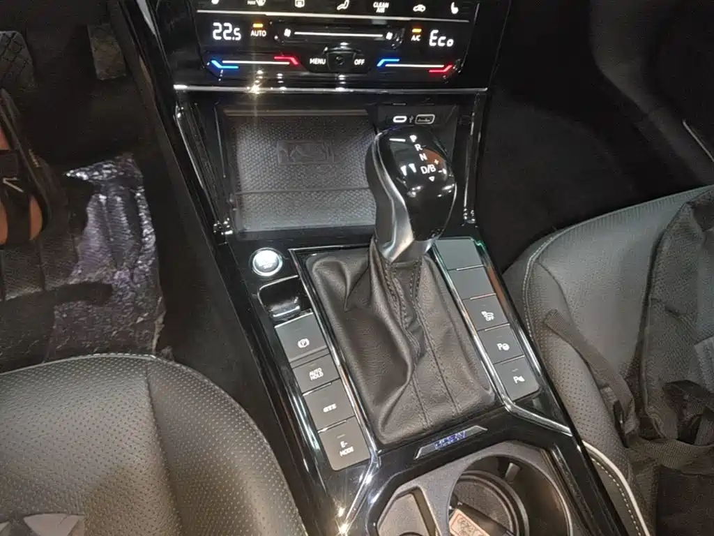 Volkswagen Passat Plug-In Hybrid 2022 — фото 14