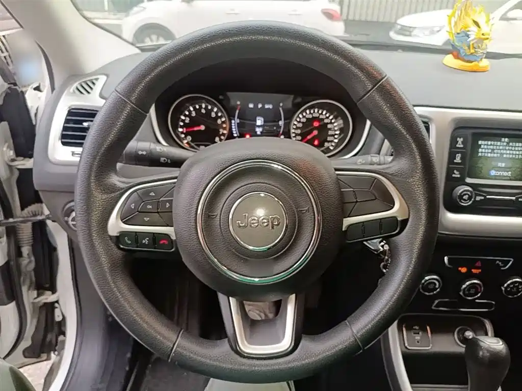 Jeep Compass 2018 — фото 11