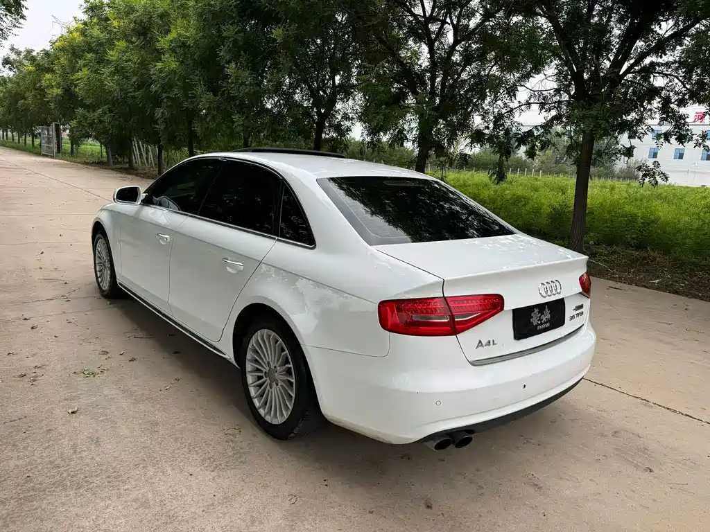 Audi A4L 2015