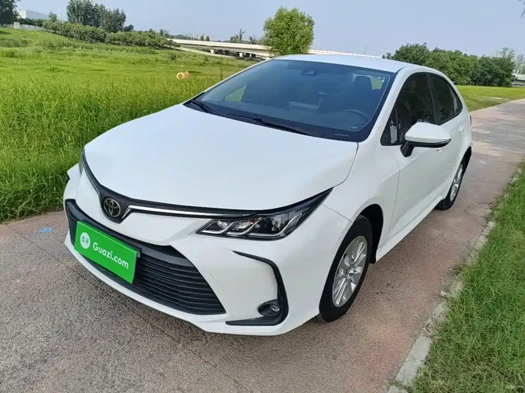 Toyota Corolla 2023 — фото 1