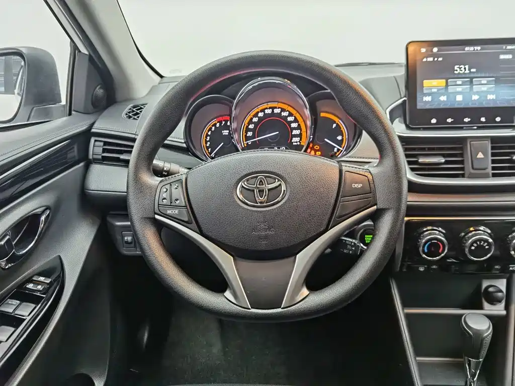 Toyota Yaris L 2021 — фото 11