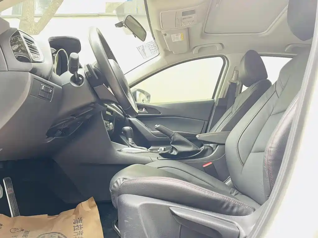 Mazda 3 Axela 2015 — фото 16
