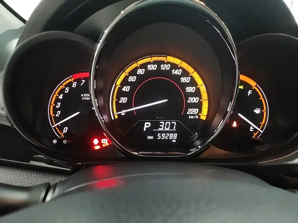 Toyota Yaris L 2021 — фото 12