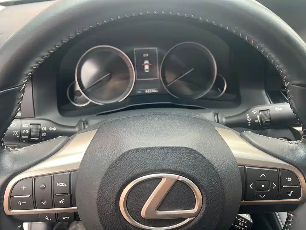 Lexus ES 2018 — фото 7