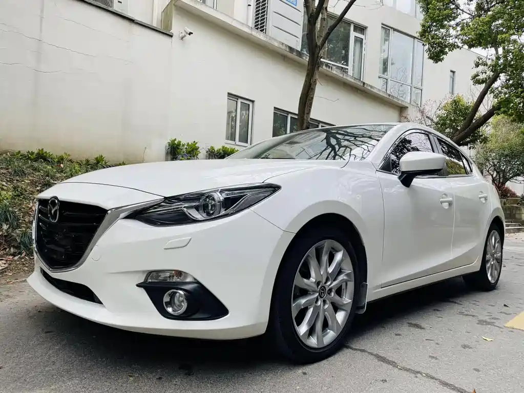 Mazda 3 Axela 2015 — фото 1