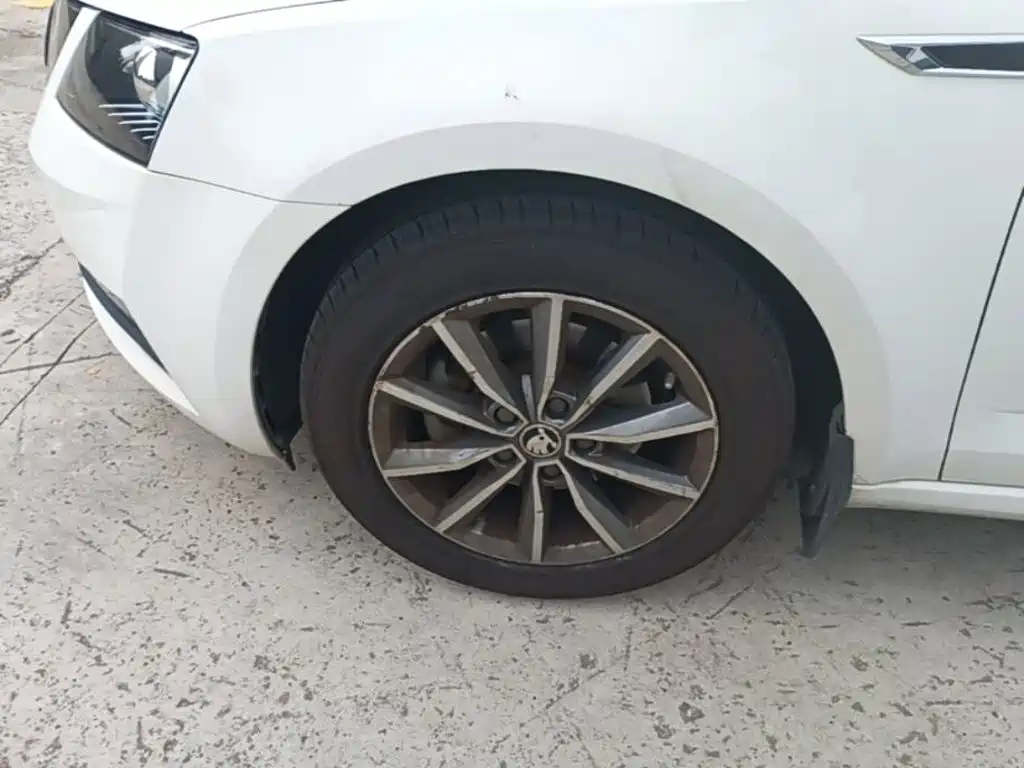 Skoda Octavia 2018 — фото 23