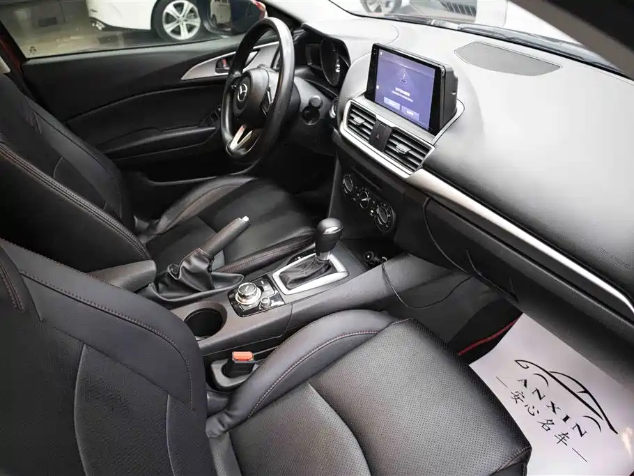 Mazda 3 Axela 2019 — фото 18