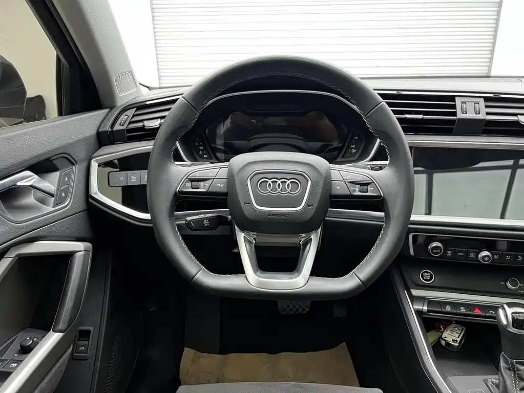 Audi Q3 2022 — фото 10