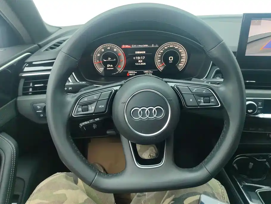 Audi A4L 2023 — фото 15