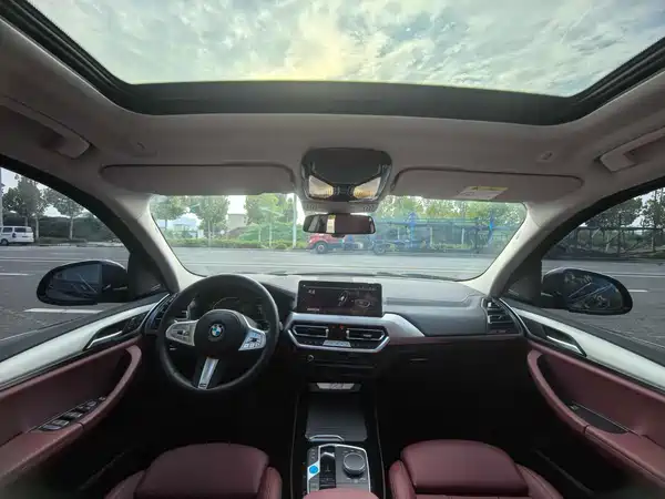 BMW iX3 2024