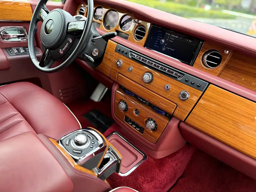 Rolls-Royce Phantom 2015 — фото 25
