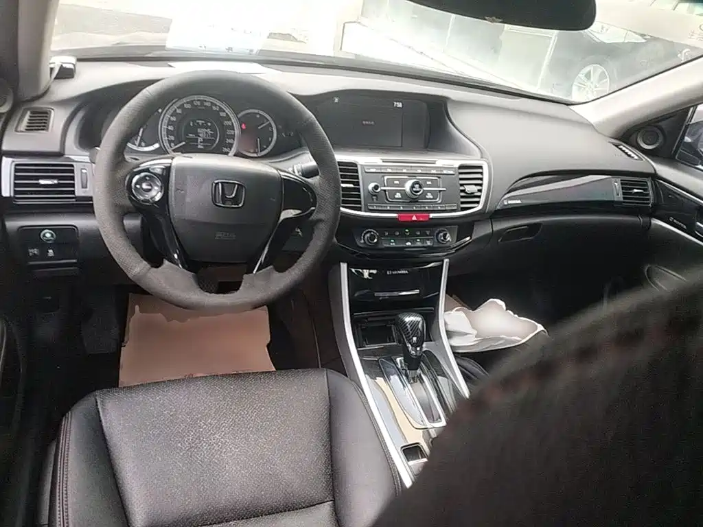 Honda Accord 2017 — фото 10