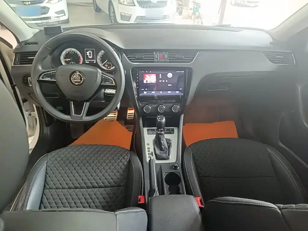 Skoda Octavia 2019 — фото 10