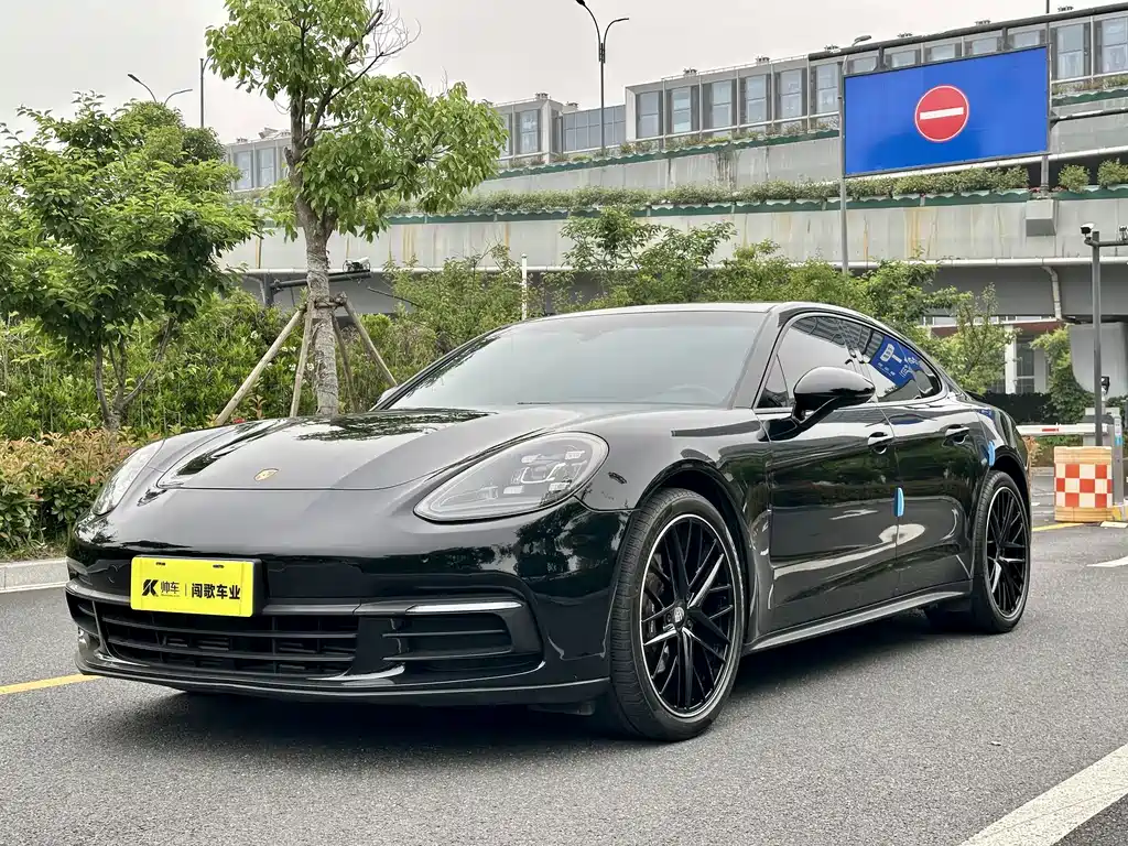Porsche Panamera 2018 — фото 1