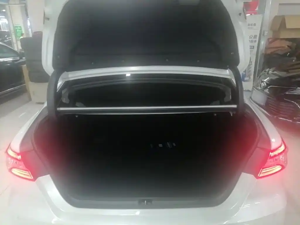 Toyota Camry 2021 — фото 19