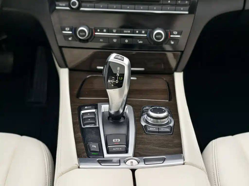BMW 7 Series 2012 — фото 21