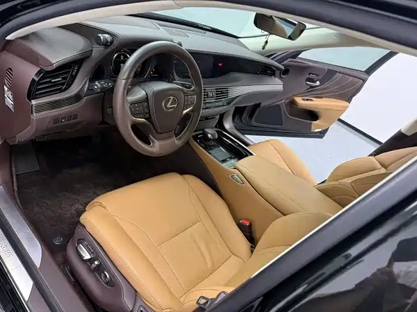 Lexus LS 2020
