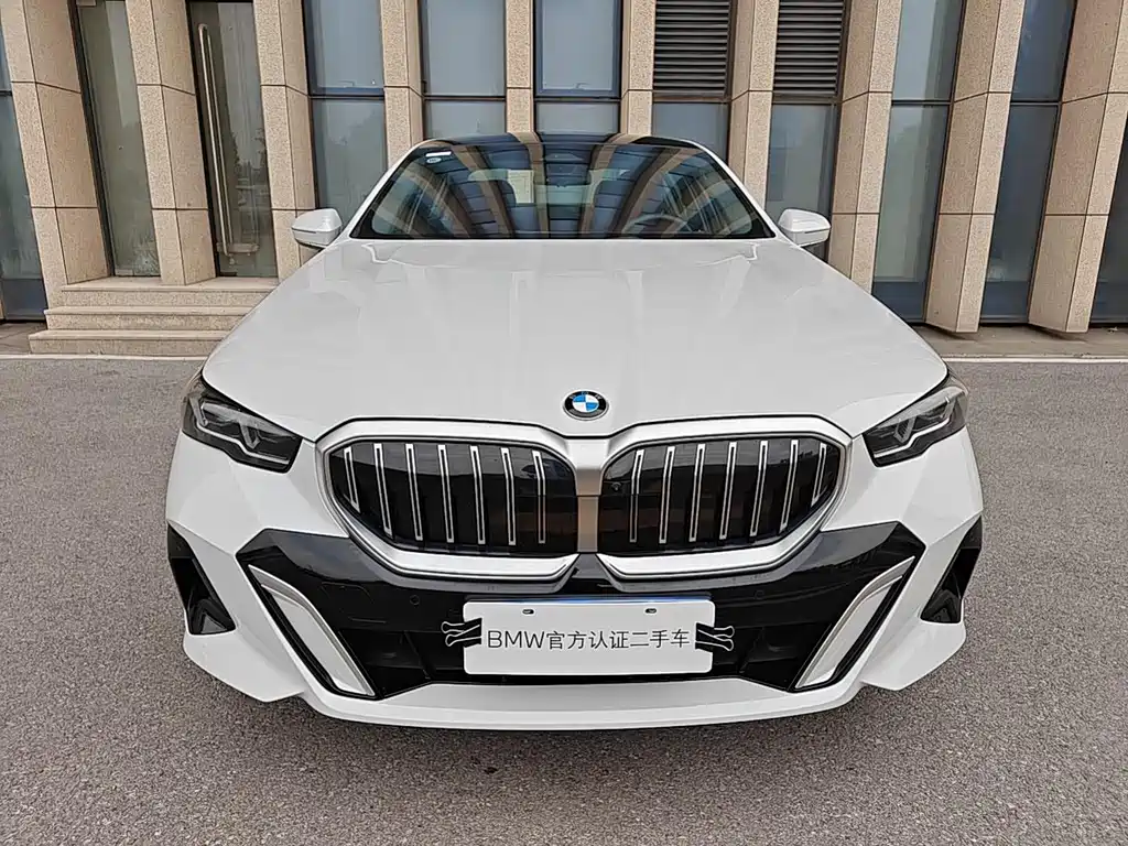 BMW 5 Series 2025 — фото 3