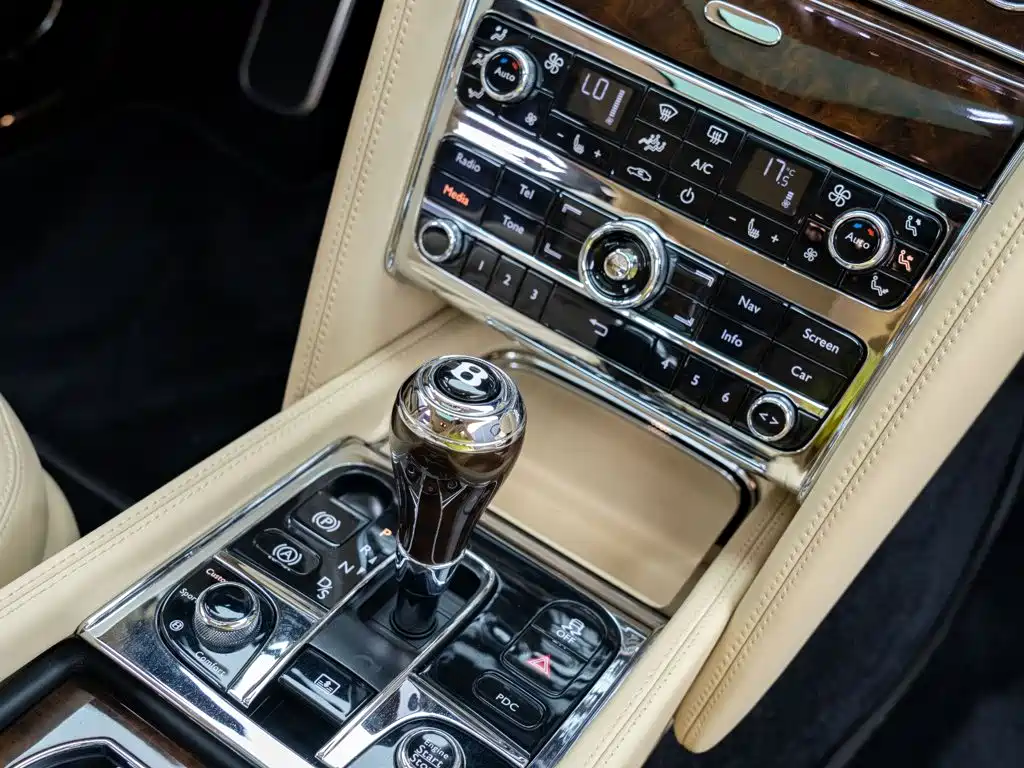Bentley Mulsanne 2016 — фото 21
