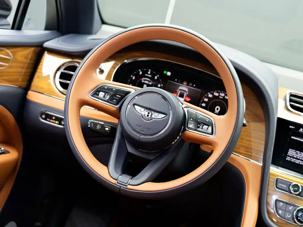 Bentley Bentayga 2025 — фото 16