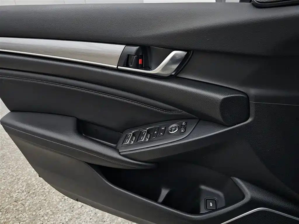 Honda Accord 2023 — фото 10