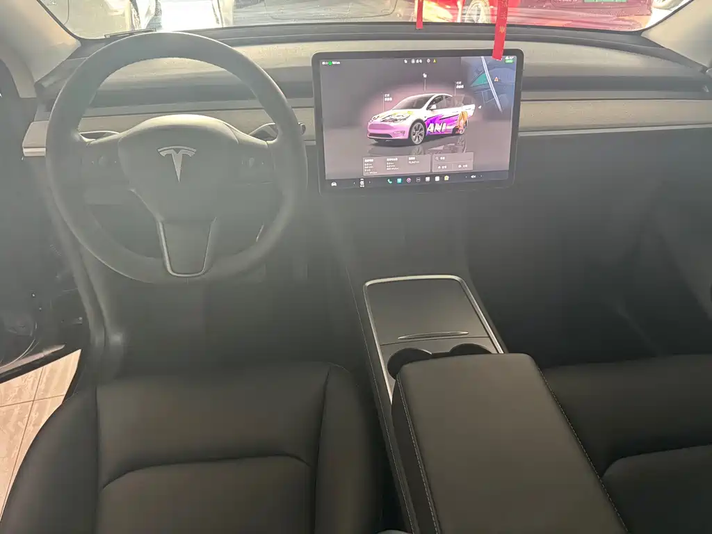 Tesla Model Y 2025 — фото 9