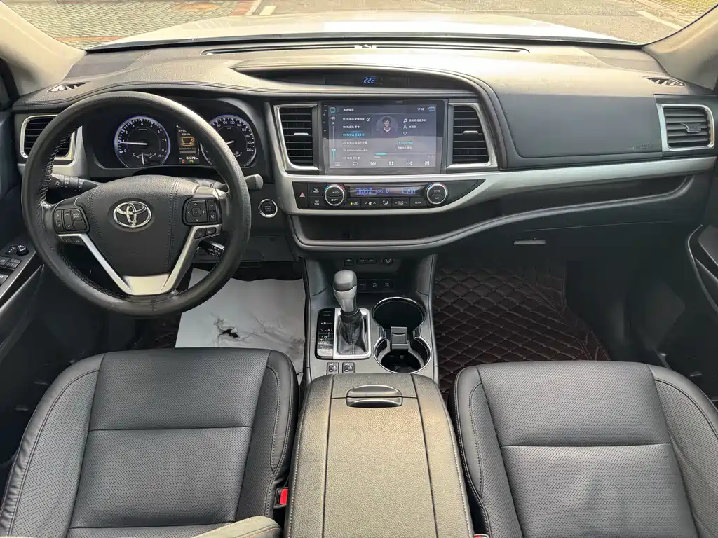 Toyota Highlander 2018 — фото 17
