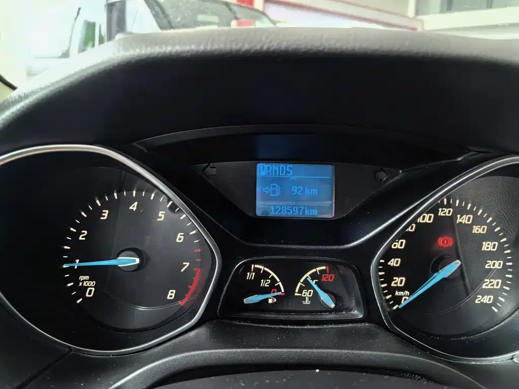 Ford Focus 2014 — фото 12