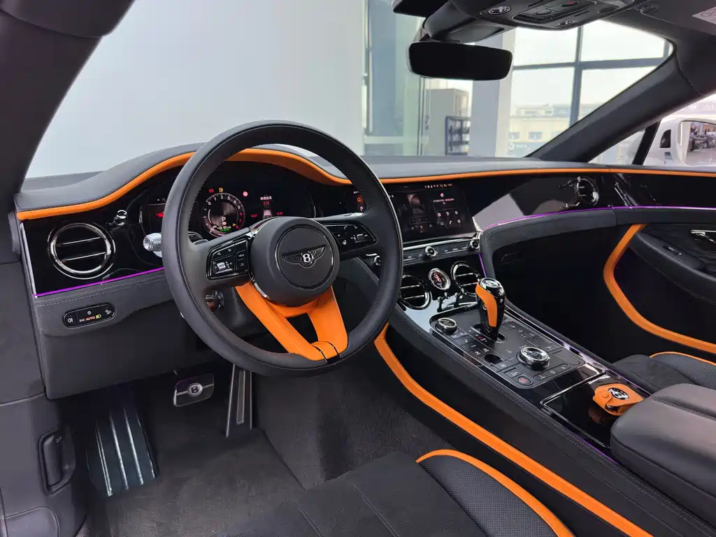 Bentley Continental Plug-In Hybrid 2025 — фото 18