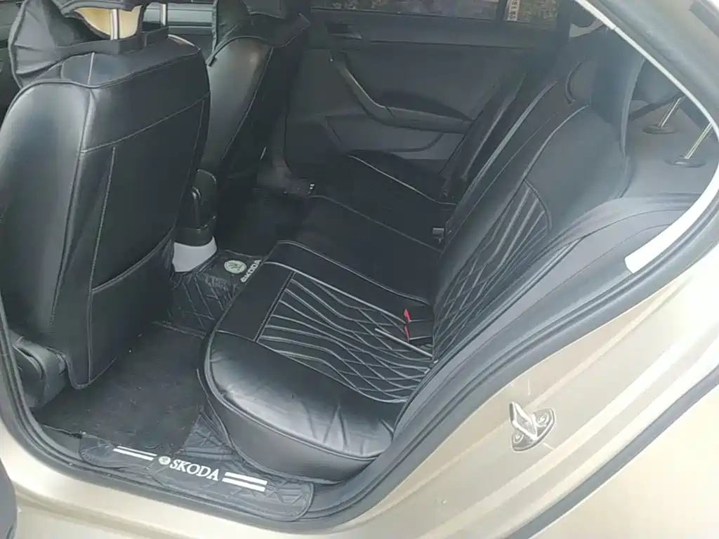 Skoda Rapid 2015 — фото 17