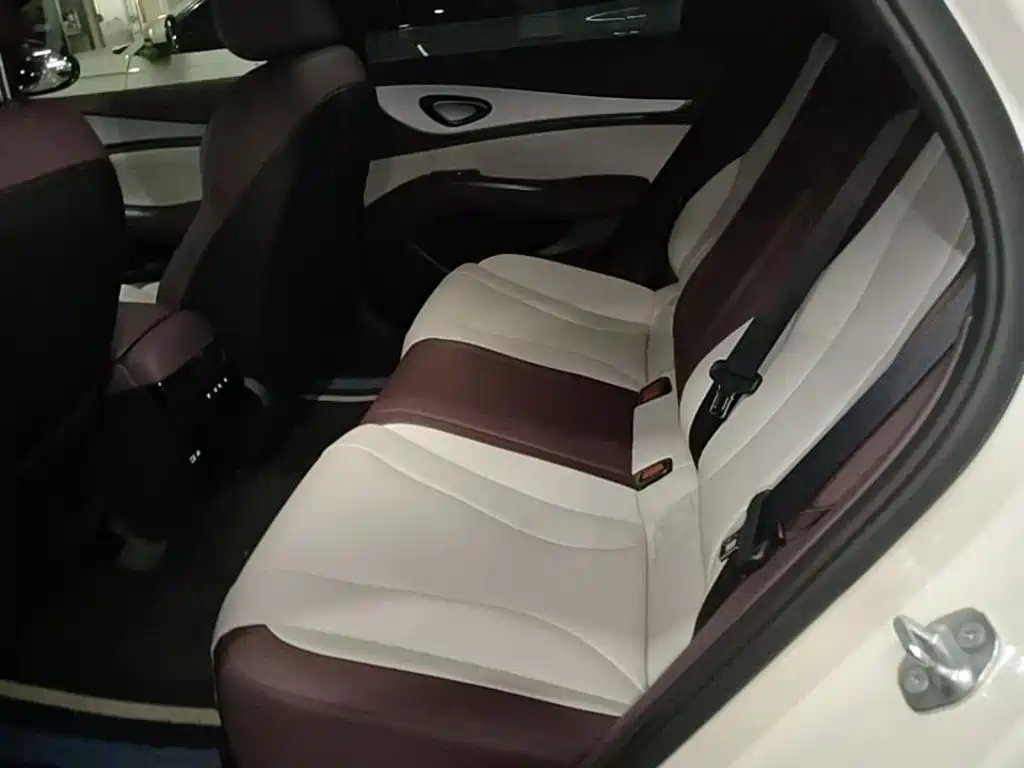 BYD Seal 07 DM-i 2025 — фото 17