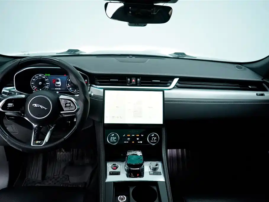 Jaguar F-PACE 2021 — фото 16