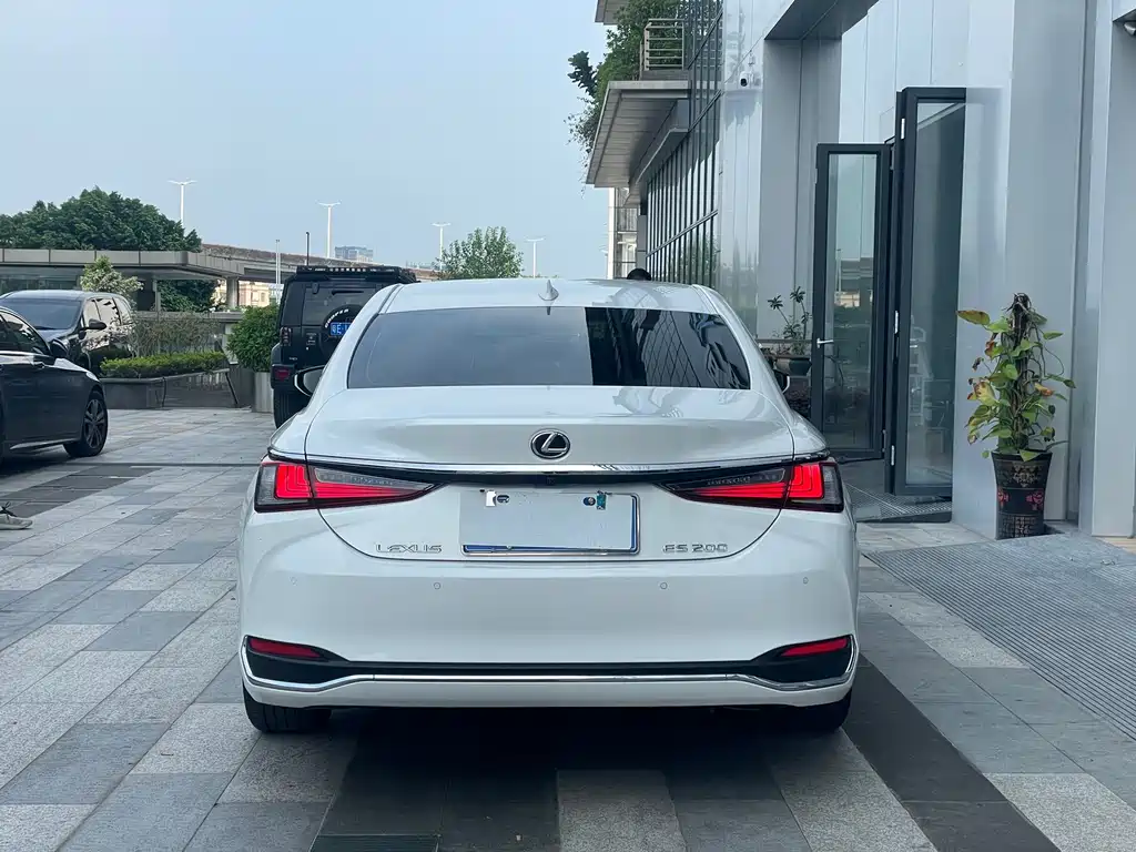 Lexus ES 2023 — фото 17