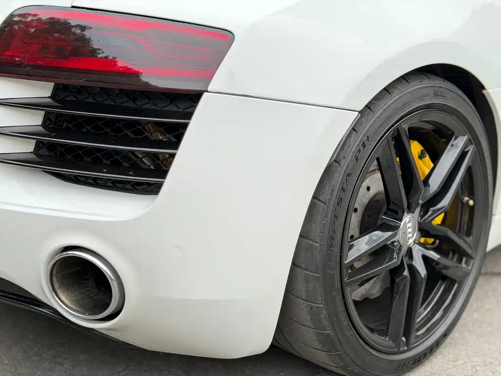 Audi R8 2015 — фото 19