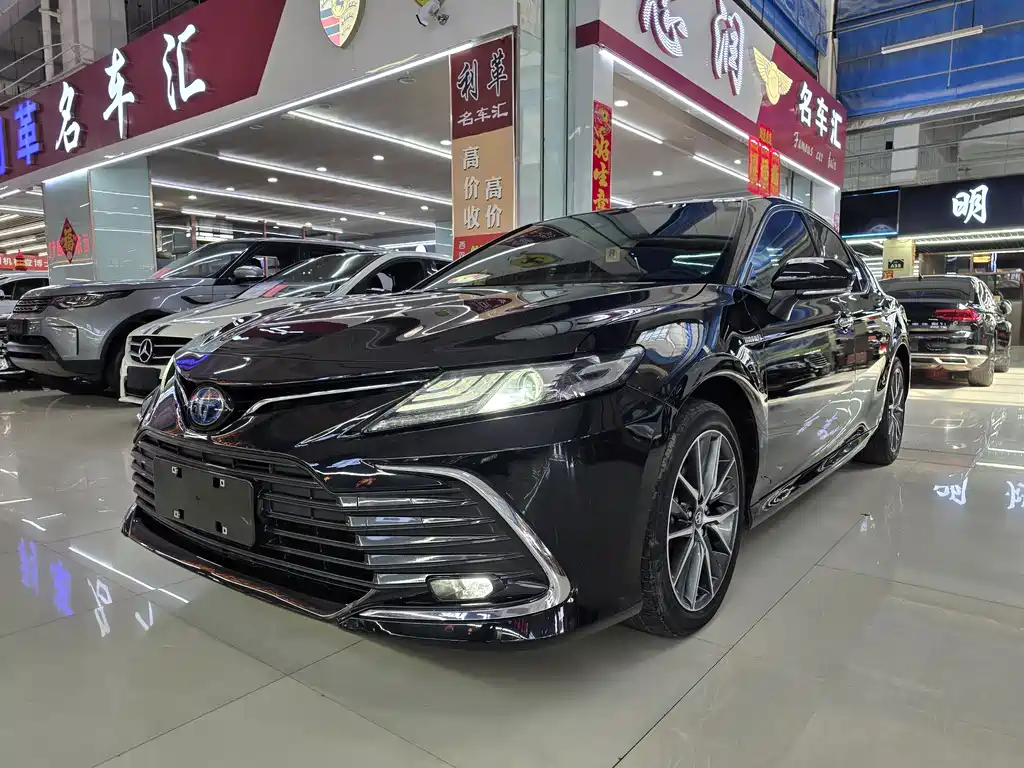 Toyota Camry 2022 — фото 1