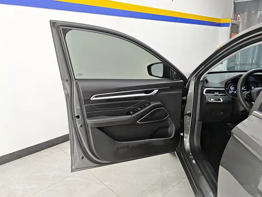 Geely Emgrand 2022