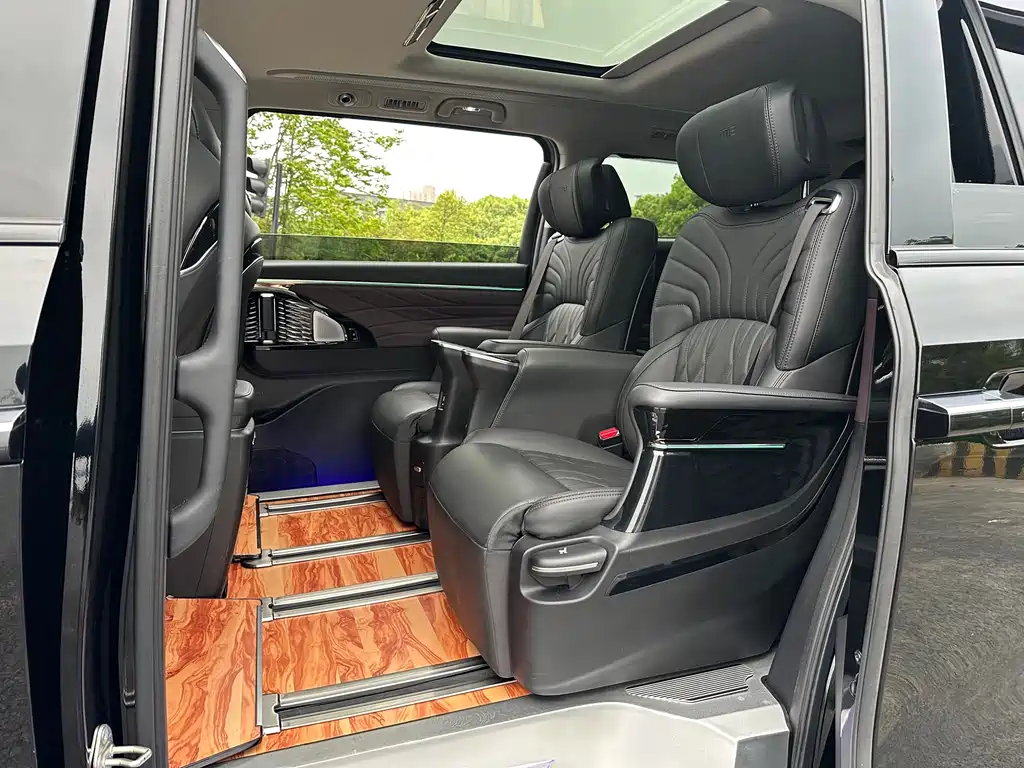 GAC Motor Trumpchi M8 2023 — фото 6