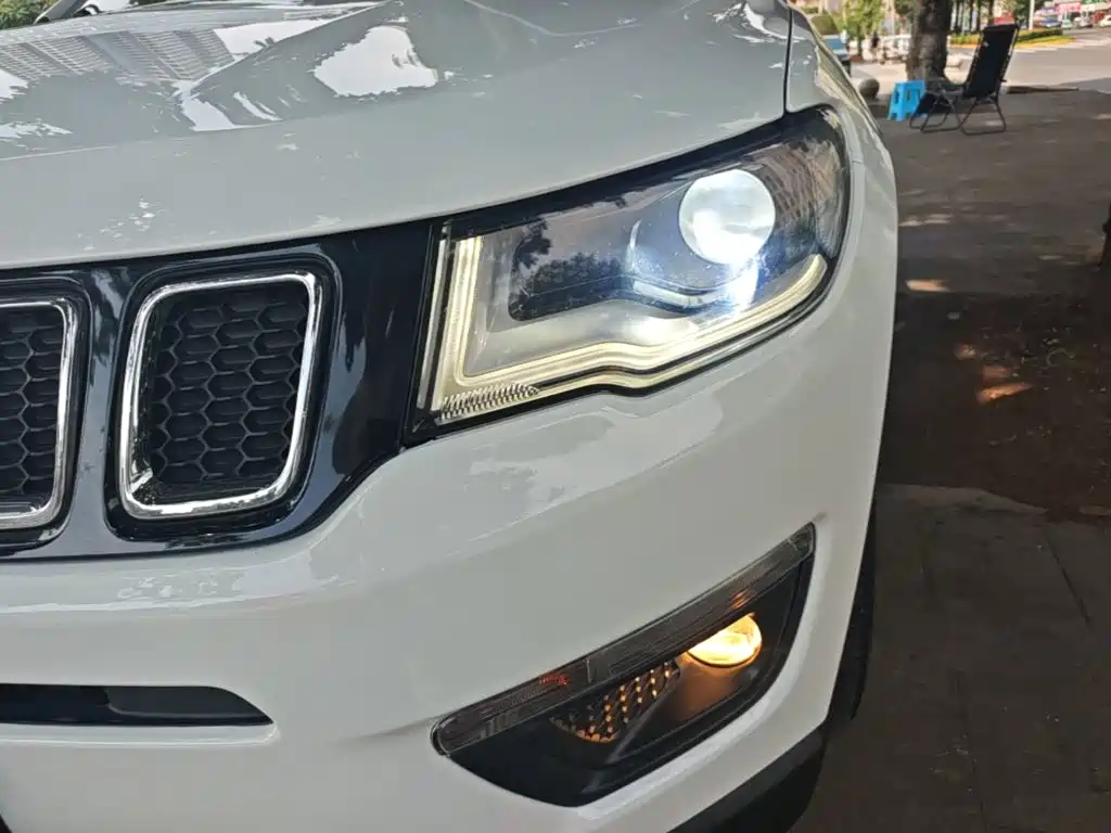 Jeep Compass 2017 — фото 24