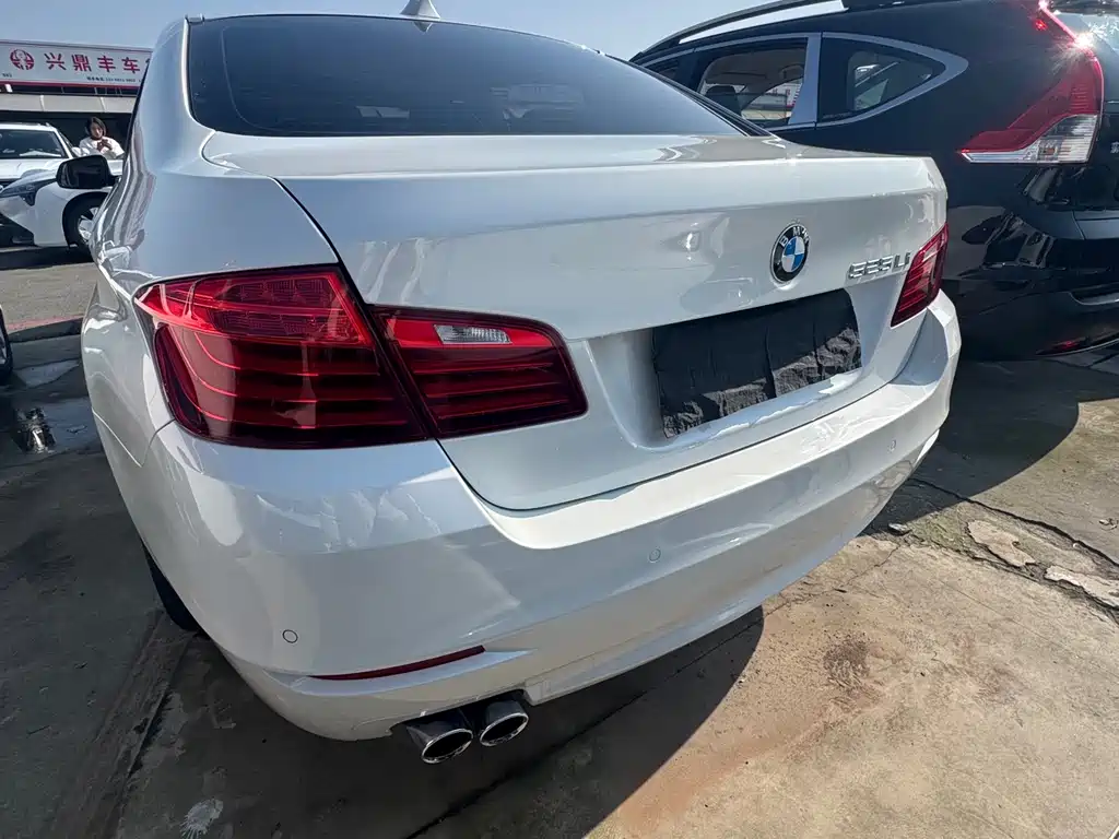 BMW 5 Series 2017 — фото 15