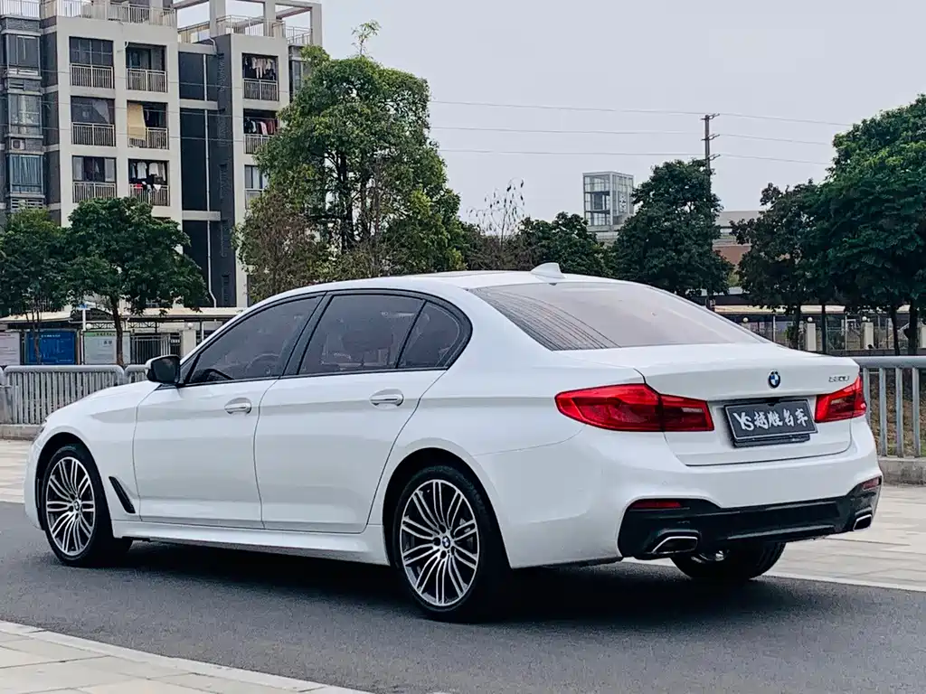 BMW 5 Series 2018 — фото 3