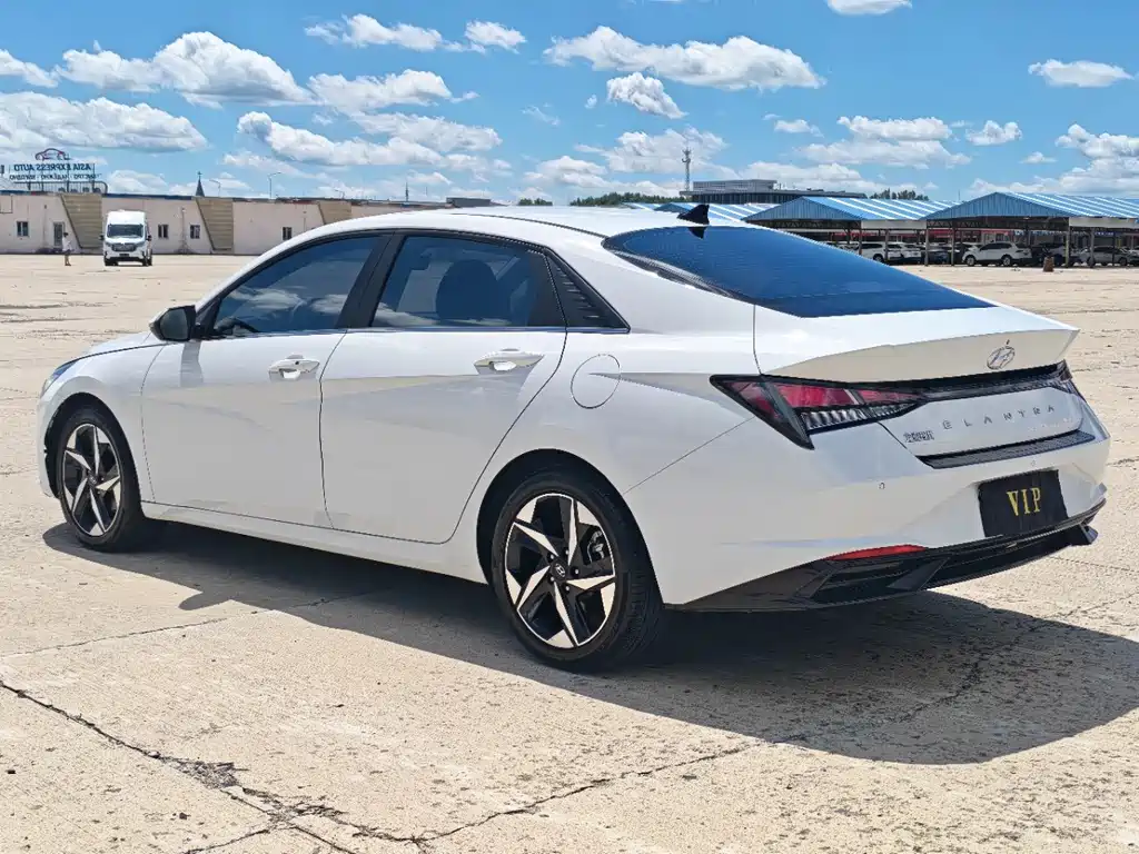 Hyundai Elantra 2022